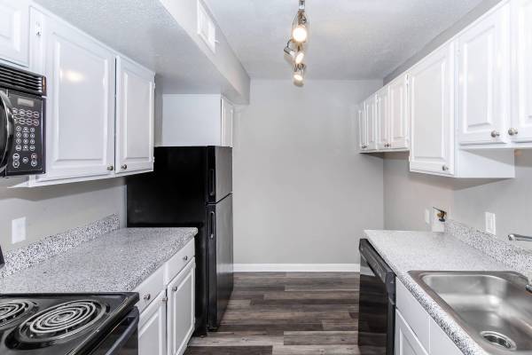$1,850 / 3br - 1420ft2 - 💲FALL SAVINGS!💲Half Off 2nd and 3rd Month Rent!! App/Admin ONLY $99!63906681547778124