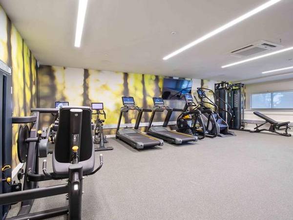 $2,868 / 1br - 812ft2 - Electric Cooktop, Pet Friendly, Remote Work Spaces (Broadway)63852483294979121