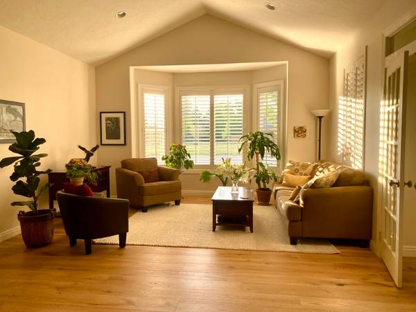 $2900.00 / 2br - 1650ft2 - Single level, light filled home in Hailey, ID63908289558403121