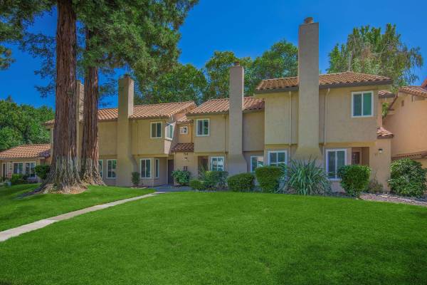 $2,230 / 2br - 1230ft2 - Fácil acceso a autopistas, hermosos jardines, estacionamiento cubierto (54 Quay Court, Sacramento, CA)63844736721921120