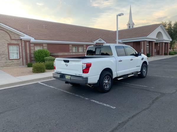 2017 Nissan Titan camioneta 4x4 - $24,900 (Mesa, Arizona)63470414132611123