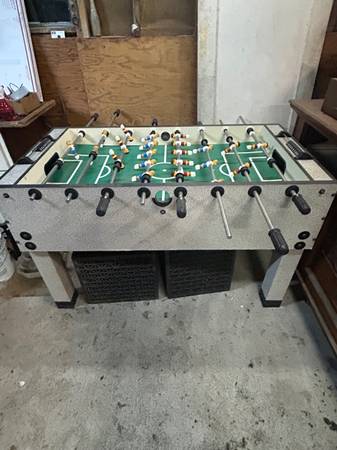 foosball table full size in great condition 1