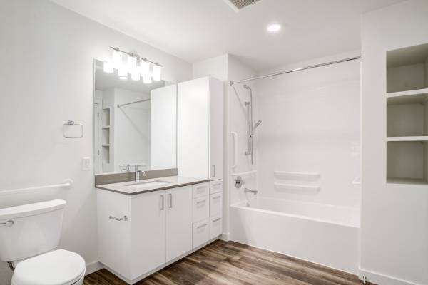 $1,899 / 2br - 1038ft2 - LARGE CORNER UNIT! Two Bedroom Two Bathroom! 8 WEEKS FREE!!! (Hillsboro)63776937742209124
