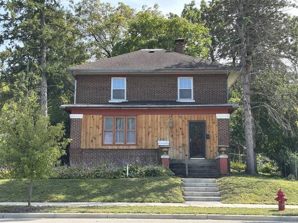 $1050.00 / 2br - 700ft2 - Upper level unit of large house63882117371011121