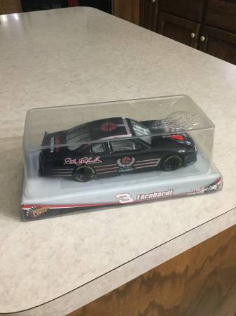 1:24 scale 2002 NASCAR 1
