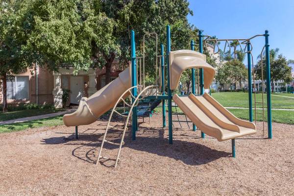 $2,849 / 2br - 1049ft2 - Updated 2BR Townhome with Pool View –Apply Today ! (18005 W. Anne's Circle, Los Angeles, CA)63912984543235120