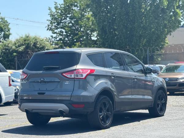 2014 Ford Escape // Clean Title // Reliable and Practical // - $6,000 (Well Maintained// PRICED TO SELL!!)63618484169089123