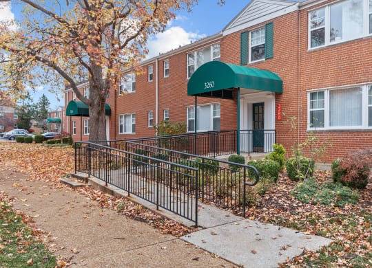 $1,160 / 2br - 800ft2 - On Site Management, in St. Louis MO, 2/BD 1/BA (5927 Suson Pl, St. Louis, MO)63924425735043123