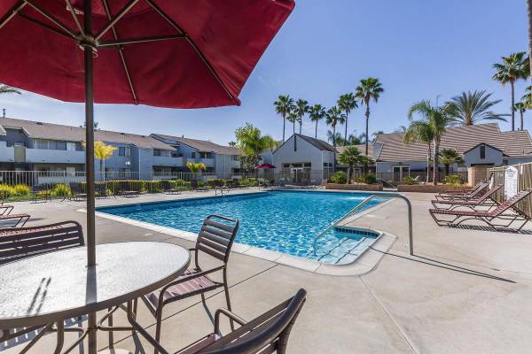 $2,115 / 2br - 914ft2 - Close to Shopping, Dining and Entertainment, Fitness Center64028083764994121
