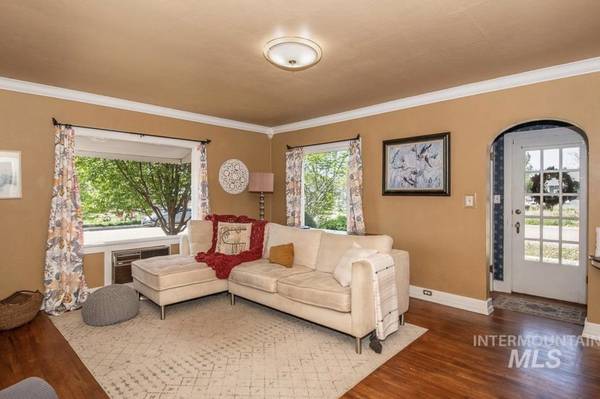 $1,800 / 2br - 956ft2 - 2 bed 1 bath room (Nampa)63981532436355121
