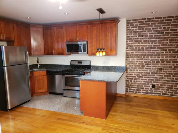 $2,500 / 1br - Large Renovated 1br/1ba in the <3 of Bay Ridge. Steps to Trains & Bus! (Bay Ridge)63854479491971120