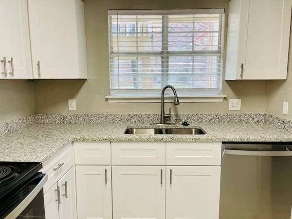$1,125 / 1br - 652ft2 - Move-In Ready, Surrounded by Green. (1455 N. Perry Rd, Carrollton, TX)63846411853443120
