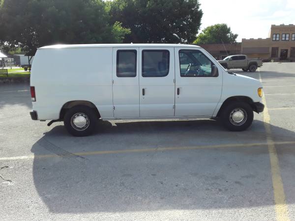 98 Econoline Ice cold A/C - $5,250 - $5,250 (Saint Jo)63436939288067123