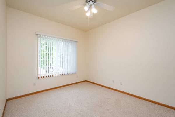 $1,240 / 1br - 725ft2 - Available 10/10! 1 BR, 1 Bath Condo at Autumn Ridge in Coralville! (420 5th St #11, Coralville, IA)63897405320451123