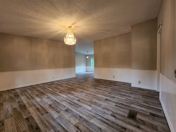 $1,600 / 3br - 3 Bed, 2 Bath with 2 car garage / workshop on a fenced 1/4 Acre (Orange Lake)63861744878467122