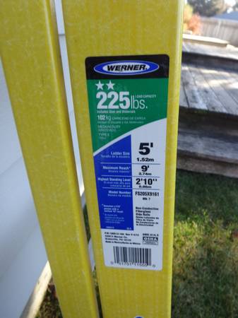 Escalera de fibra de vidrio Werner de 5'. Capacidad de 225 lb con resistencia a resbalones - $95 (Boise)63471412404225121