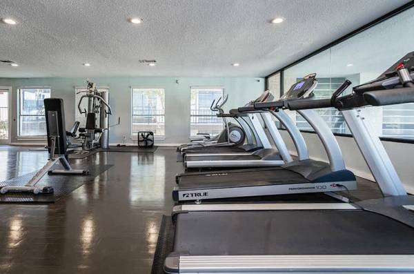 $725 / 481ft2 - ¡El estudio es el camino a seguir! ¡Alquila ahora! (6603 E Lovers Ln, Dallas, TX)63936353102850121