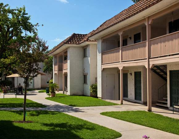 $2,645 / 2br - 1 MES GRATIS - LISTO PARA MUDARSE-- Patios al estilo jardín, 1, 2 y 3 habitaciones (La Mesa)63845975378177123
