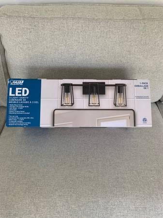 Feit Electric 3-light  LED Vanity 1