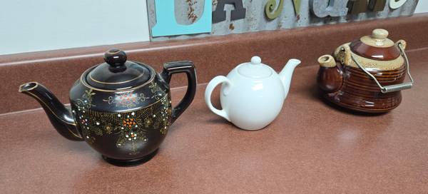 Teapots - $20 (Sioux Falls)634711242503711214
