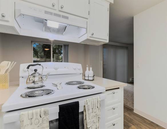 $1,450 / 2br - East Portland + Spacious Two Bed | Additional Parking Available (Rockwood Area)64039060847235124