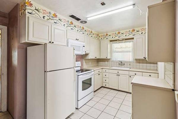 $2,455 / 2br - 1290ft2 - Upper Land Pk 2BR/2BA + Flex Rm, H/W Floors, Near Crocker-Riverside!! (SACRAMENTO || Near Land Park, Crocker-Riverside & Midtown)63844737851011122