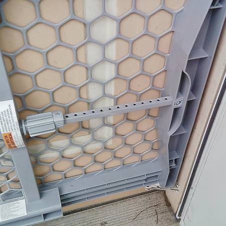 Regalo Plastic Expandable Child / pet Safety Gate Light Gray - $15 (Staten Island)63471378101251124