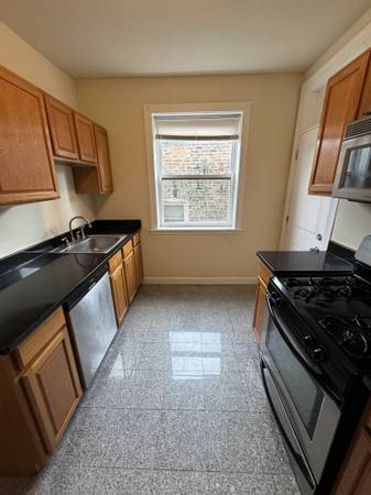 $2,150 / 2br - Light, Charm + In-Unit Laundry French Doors AC Pets Welcome! (Logan Square)63898734356354124