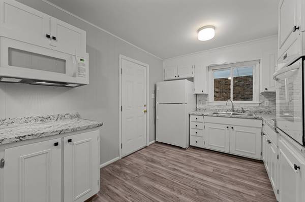 $229,000 / 3br - 1110ft2 - HOME FOR SALE! 3 Bed 1.5 Bath Brick Ranch (Greensboro)64027276236289123
