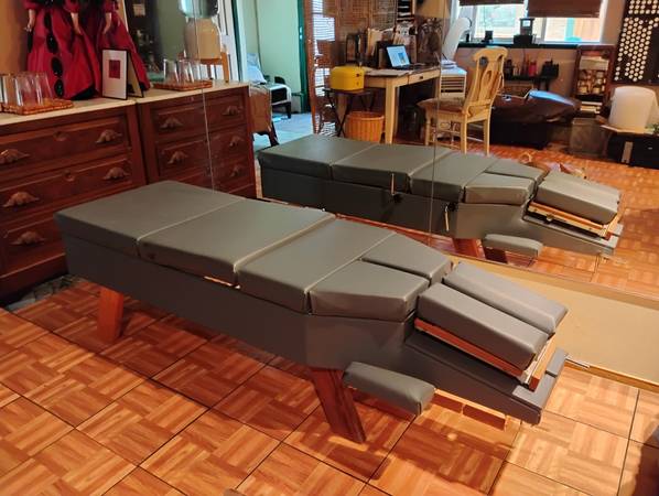 /free chiropractic drop table-like new! 1