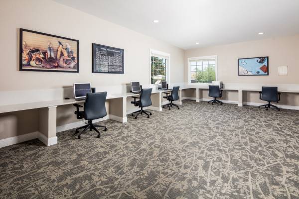 $2,599 / 2br - 01052ft2 - Amenities Galore! Must See!64044023892482121