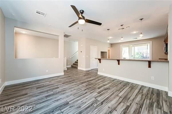 $399,900 / 2br - 1811ft2 - Casa ultra moderna de 3 pisos con muchas mejoras y *DECK EN LA AZOTEA* (SW - Mountains Edge)63859498933249124