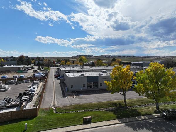 $18 / 2066ft2 - Showroom/Flex/Industrial (Centennial)64150948330754120