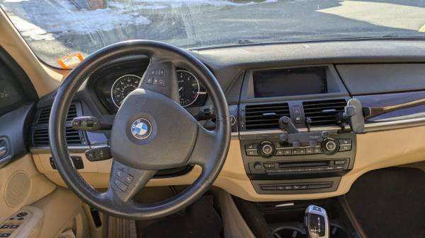 BMW X5 4WD - $6,500 (SOMERVILLE)63623667299585124