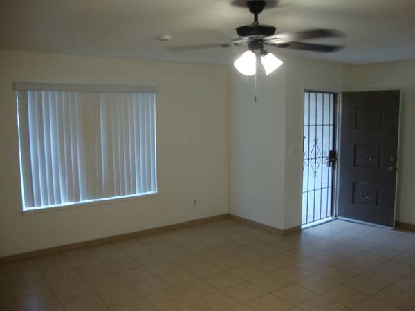$2,000 / 3br - 1200ft2 - HOME FOR RENT-CEDAR AVE. & HERNDON (Fresno)63798509110529123