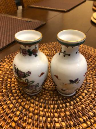 Beautiful Small Chinese Marked Porcelain Vase w/Butterflies & Floral 1