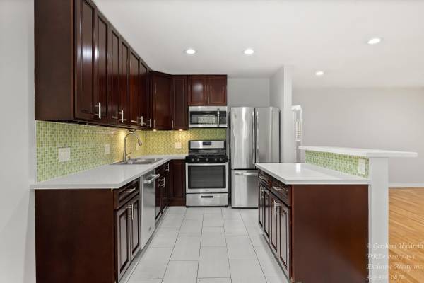 $3,295 / 2br - 1000ft2 - ✨ Stylish 2BR Hollywood Hills Retreat with City Convenience✨ (Beachwood Canyon)63953078611843124