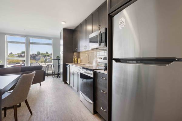 $3,010 / 2br - 989ft2 - Refrigerador, Balcón/Patio Semiprivado, Alfombra (8612 Palatine Avenue North, Seattle, WA)63814660851971124
