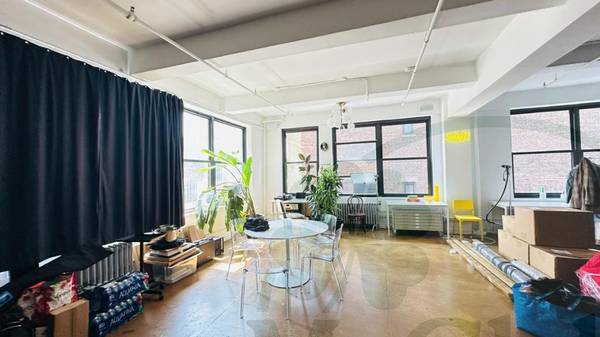 $4,400 / 1650ft2 - $32/ft L-Shaped Corner Photography Studio/Office Space with South and (Midtown West)63816576170755121