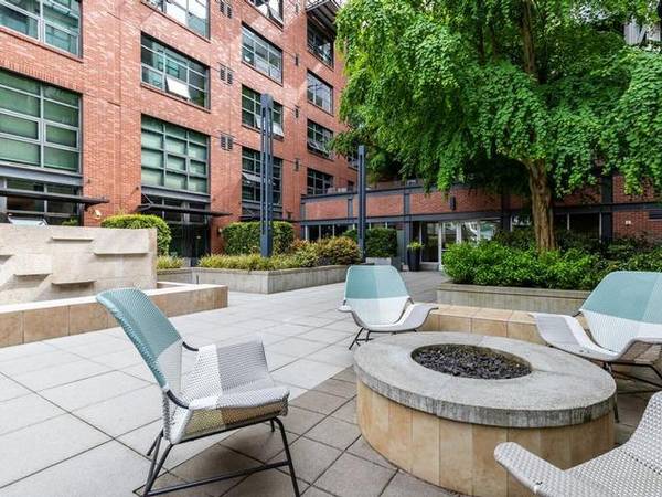 $1,771 / 561ft2 - Package lockers, Rich hardwood flooring throughout (Eastlake)63870757214081121