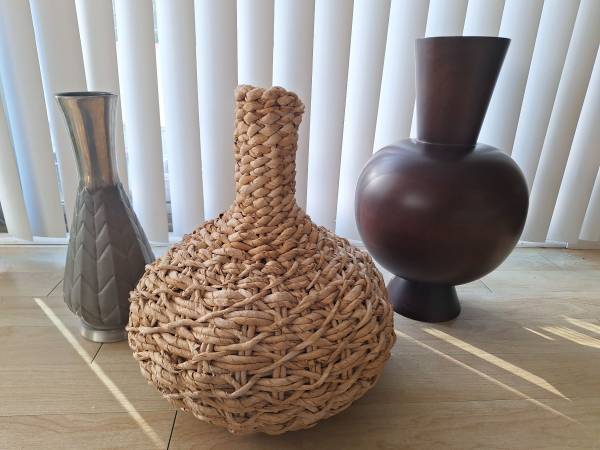 3 decorative vases 1