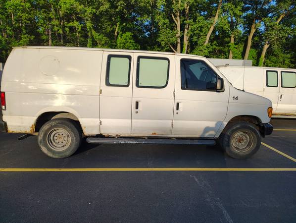 2007 Ford E250 3/4 ton cargo van ready to be put to work - $2,200 (Hobart, Indiana)63618721384065122