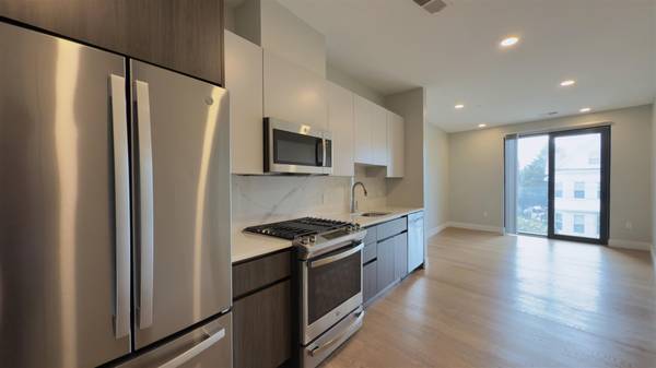 $3,100 / 1br - 700ft2 - Somerville/Spring Hill - New Modern Apts - Roof Deck -Gym - Garage Pkg (Somerville \ Spring Hill \ Porter Sq.)63824666877313122