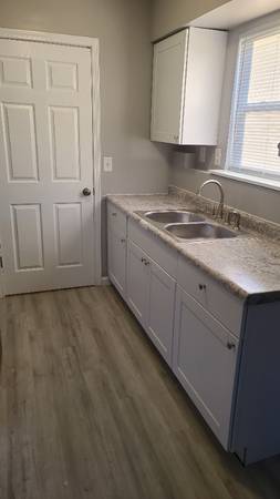 $900.00 / 2br - 800ft2 - 2 Bedroom 1 Bath Remodeled Apartment 736 Demaret63845292058499123