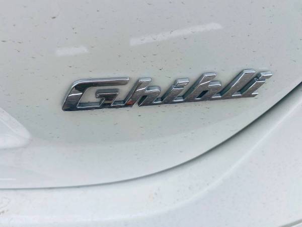 2022 Maserati Ghibli Modena Q4 - Blanco Bonito, solo 16000 en esta alta gama - $47,99563469773169793124