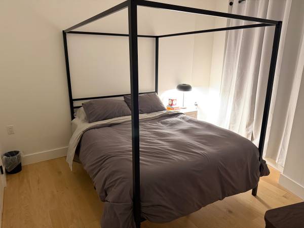 Canopy Bed 1