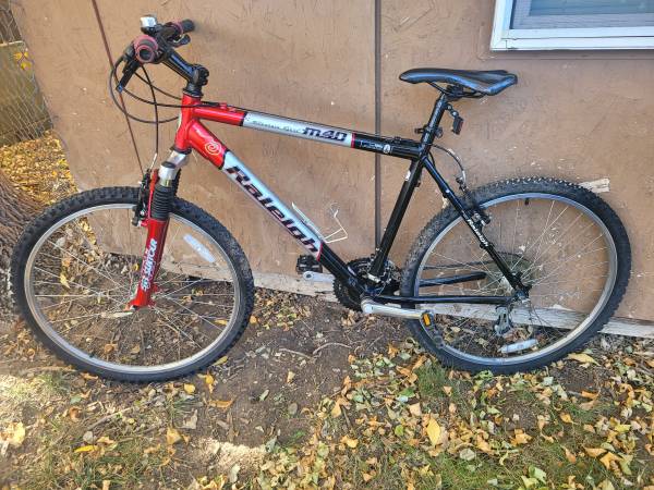 Raleigh M40 21 Speed Front Suspension Mountain Bike 1