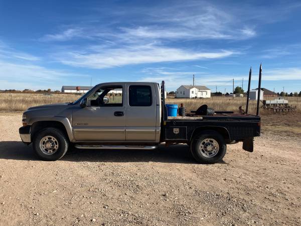 2002 Chevy 2500HD 4wd Flatbed Ranch Truck 1