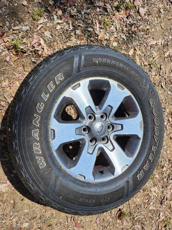 Neumáticos Goodyear Wrangler - $900 (Vista)63442664866049122