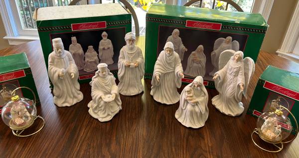 PRICE REDUCED - House of Lloyd Christmas Around the World 1